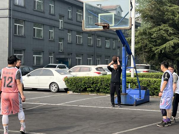 反坡煤業(yè)開(kāi)展“釋放活力，煥新出發(fā)”籃球賽