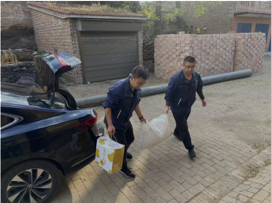 反坡煤業(yè)開展“愛滿重陽節(jié) 情暖老人心”重陽節(jié)慰問員工家屬活動